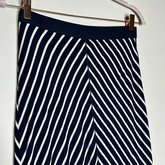 Max Studio Blue & White stripped Maxi skirt - Picture 4 of 8